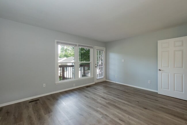 Building Photo - 3 Bedroom Townhouse Near Downtown Durham