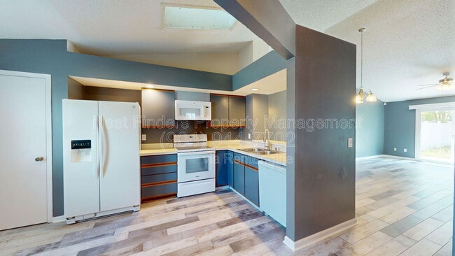 Building Photo - 2476 Spring Vale Rd