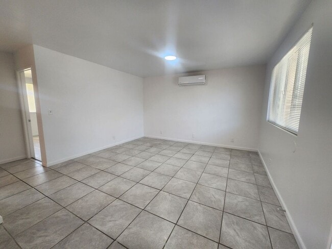 Building Photo - Alamo Apartments 6349