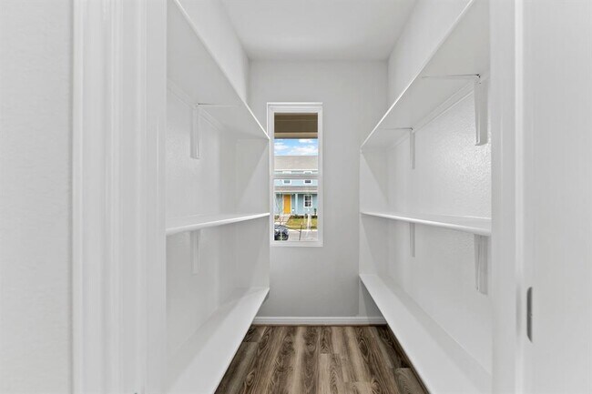 Building Photo - 100 Elm Br Trl