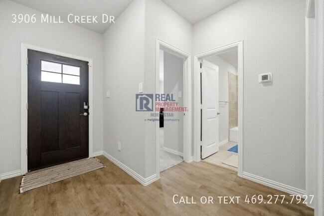 Building Photo - 3906 Ml Crk Dr