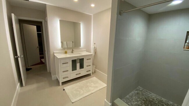 Building Photo - 2903 Banyan Blvd Cir NW