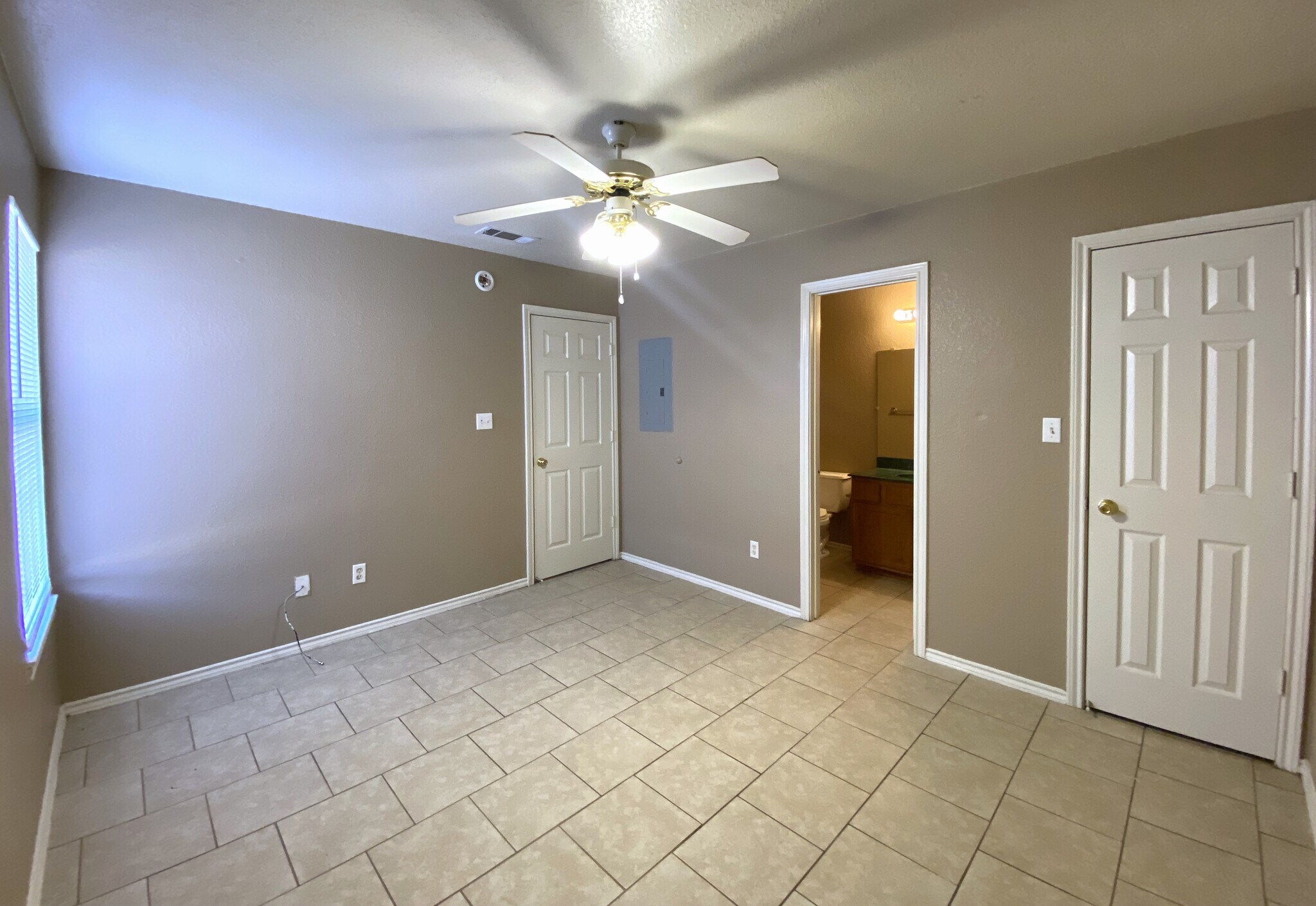 Building Photo - 2801 Cantabrian Dr