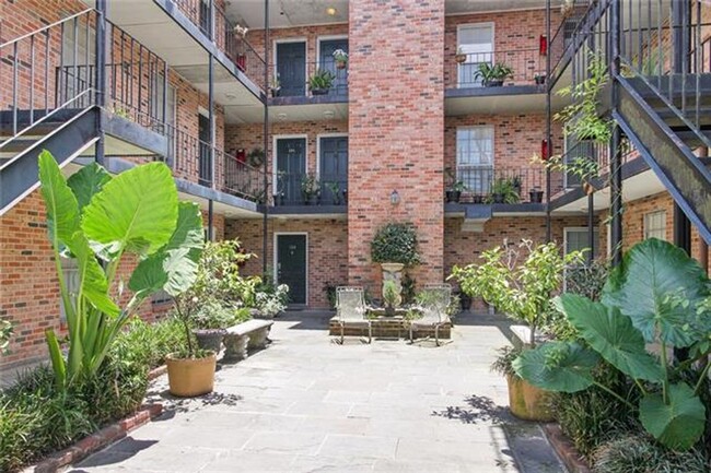 Building Photo - Condo unit in Gated community with open fl...