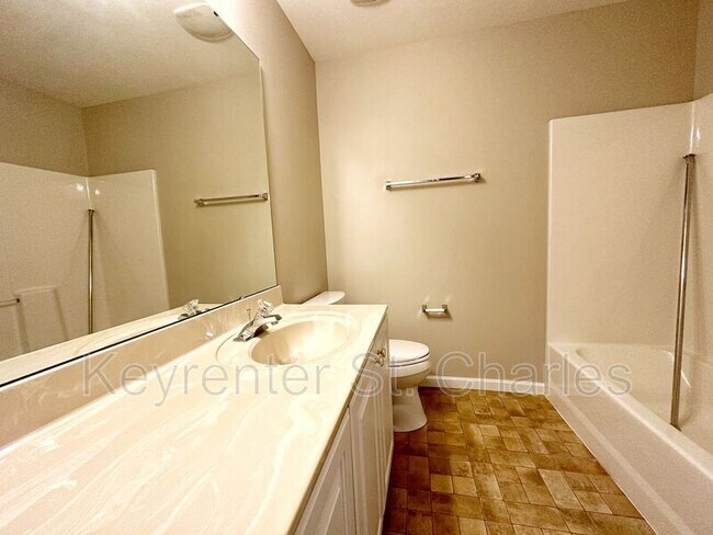 Building Photo - 6 Savannah Hill Dr