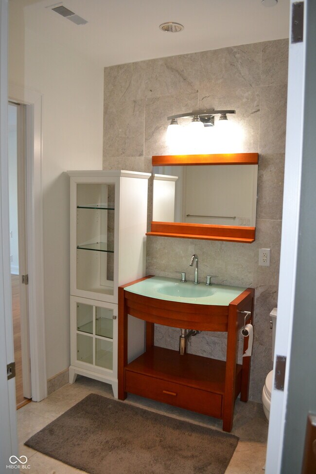 Building Photo - 429 N Pennsylvania St