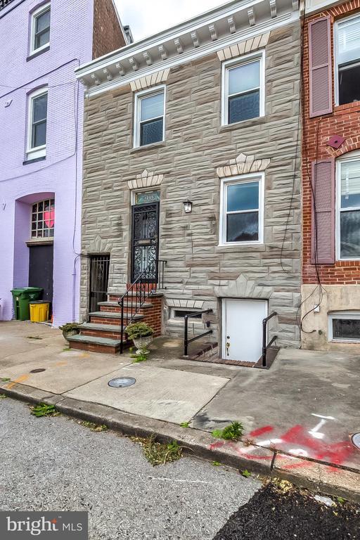 Building Photo - 1205 Gough St