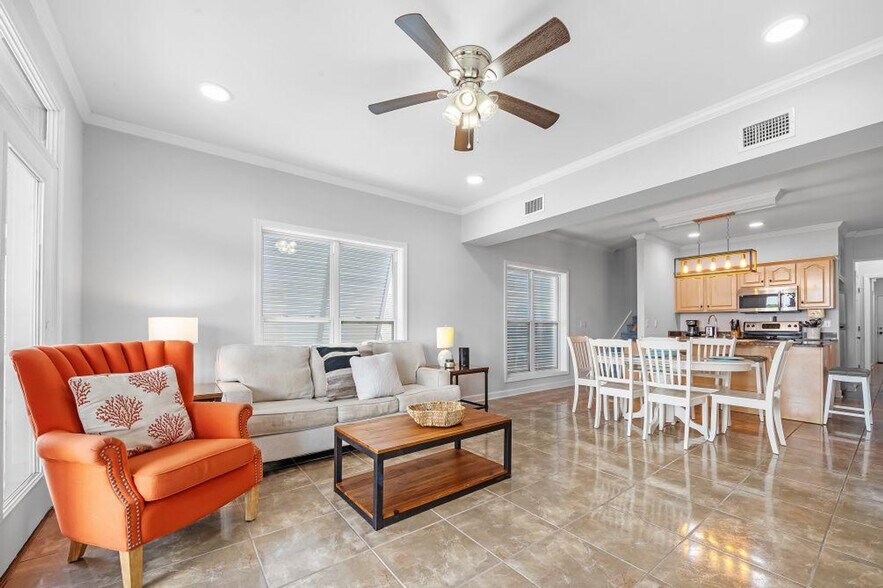 Primary Photo - 1336 W Lagoon Ave