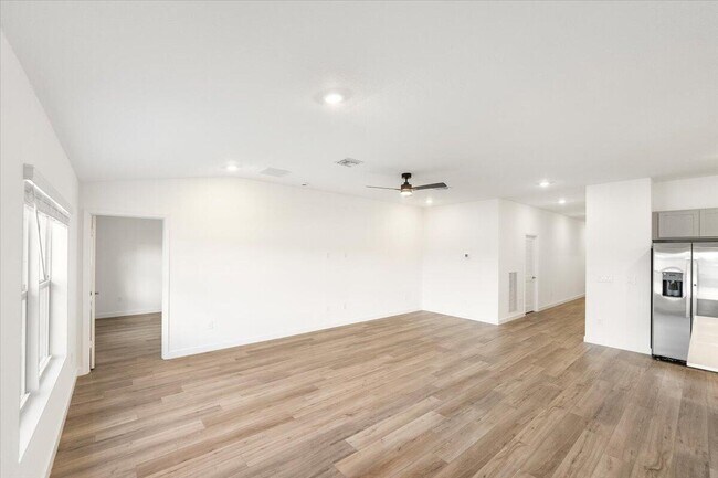 Building Photo - 6362 Windwood Wy