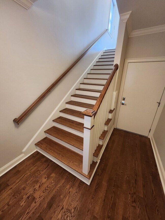 Building Photo - Stunning and Spacious Top Floor 2 Bd 2 Bath in Jamaica Plain with Parking.