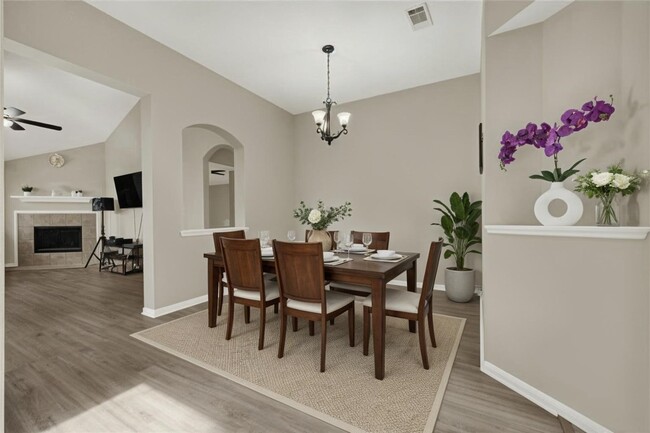 Building Photo - 8123 Solara Bend Ct