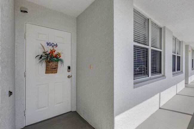 Building Photo - ** NAPLES COVE @ BAY FOREST ** 2 BED / 2 B...