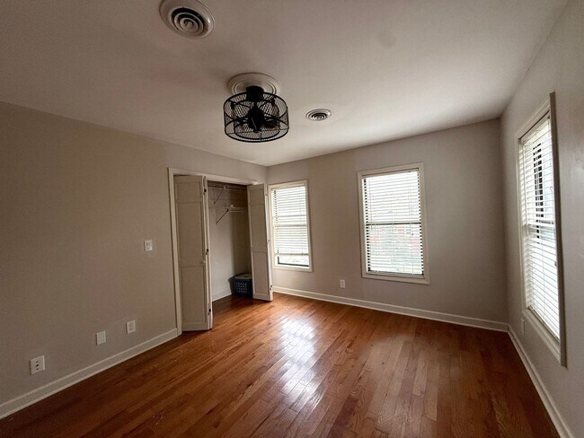 Building Photo - Quaint East Nashville Townhome