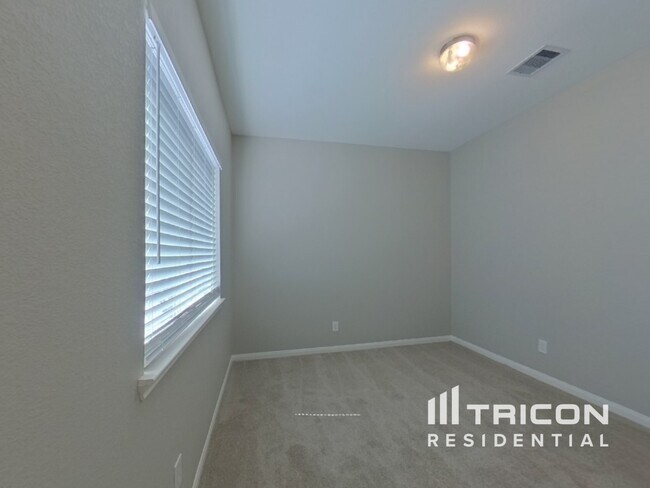 Building Photo - 14090 Waukegan Way S
