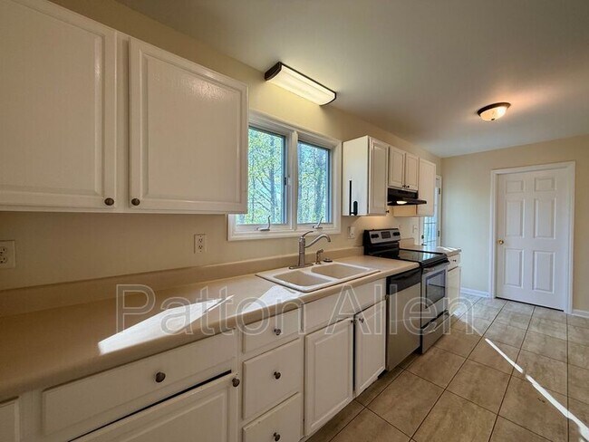 Building Photo - 92 Westover Dr