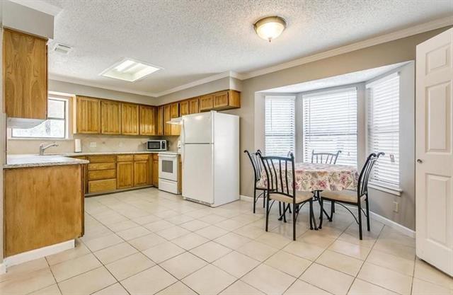 Building Photo - 3821 Huntwick Dr