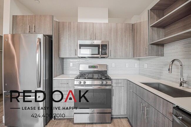 Building Photo - 1331 W 7th St