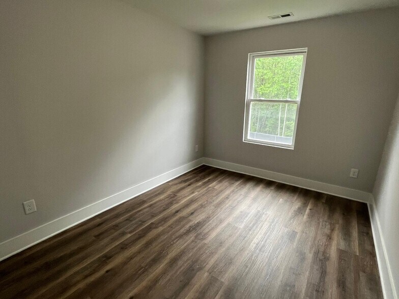 Bedroom - 1042 McLain Rd