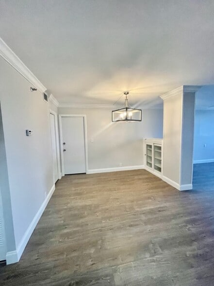 Dining room - 400 E Colonial Dr