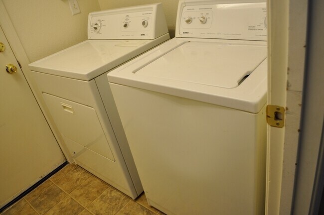 Building Photo - 452 Groft Way