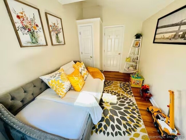 Building Photo - 29 Quintard Terrace