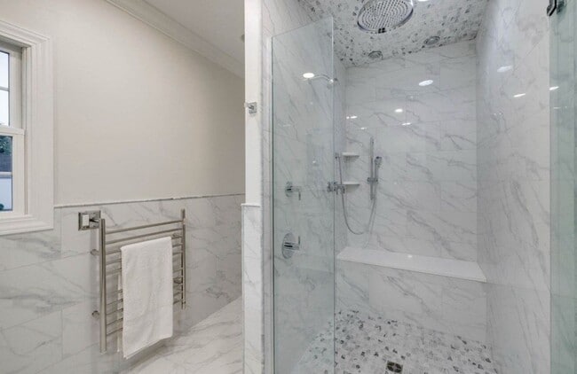 Building Photo - Spacious 5-Bedroom Home with Luxury Finish...