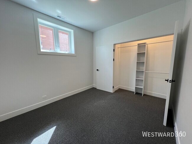 Building Photo - 2042 W Washington Blvd