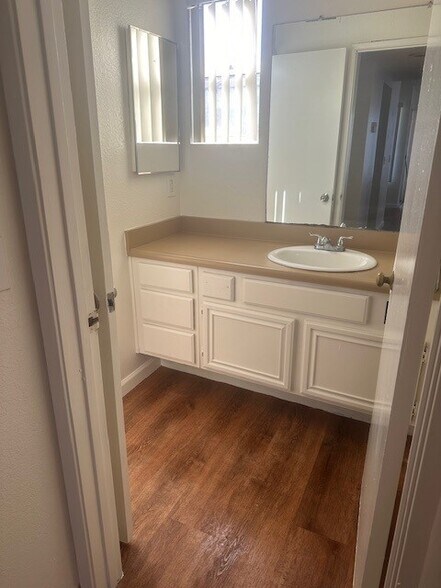 Building Photo - 713 Alturas Ln
