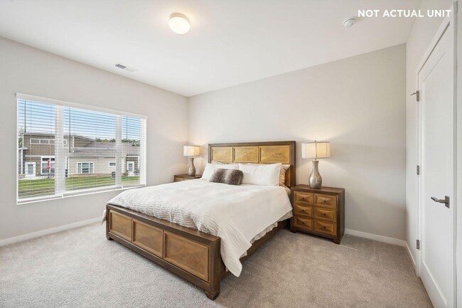 Building Photo - 933 Persimmon Ln