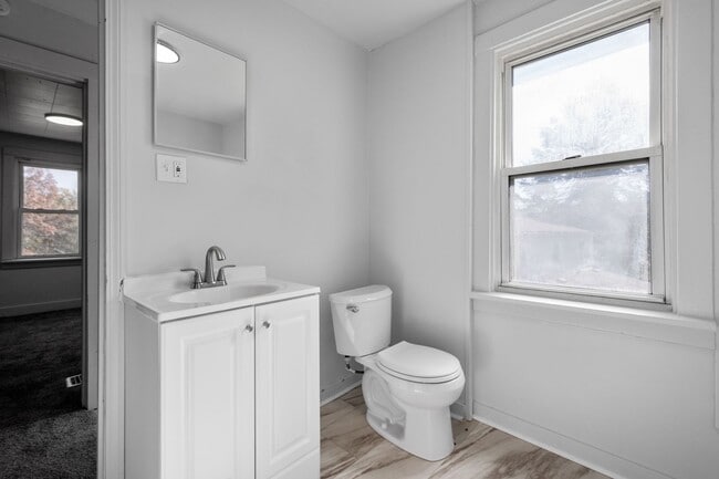 Building Photo - MOVE IN SPECIAL! SCORE HALF OFF 1ST MONTH'...