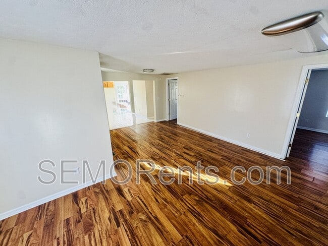 Primary Photo - 335 Edgewood Rd