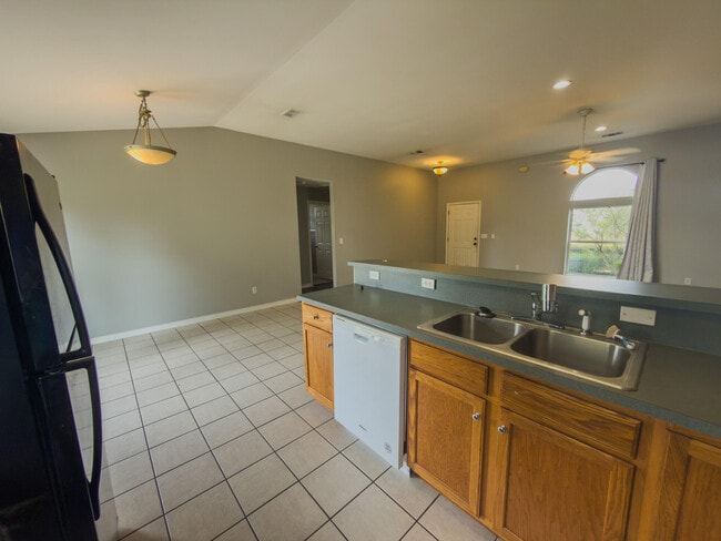 Building Photo - 2548 Houston Cir