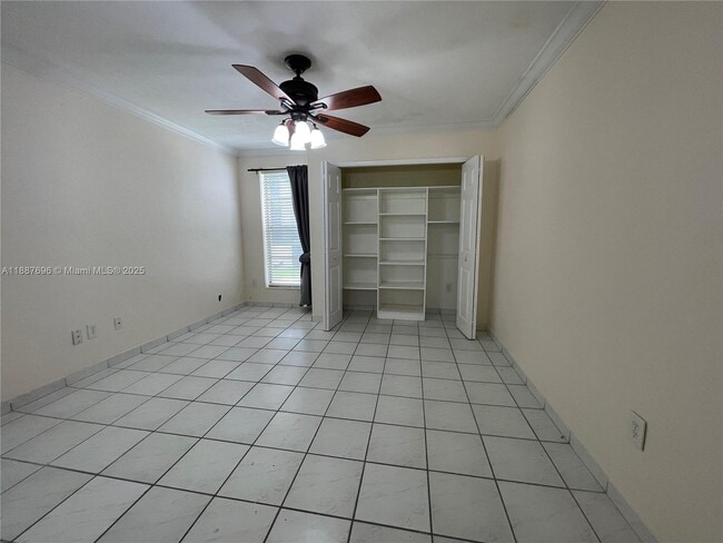Building Photo - 10361 N Kendall Dr