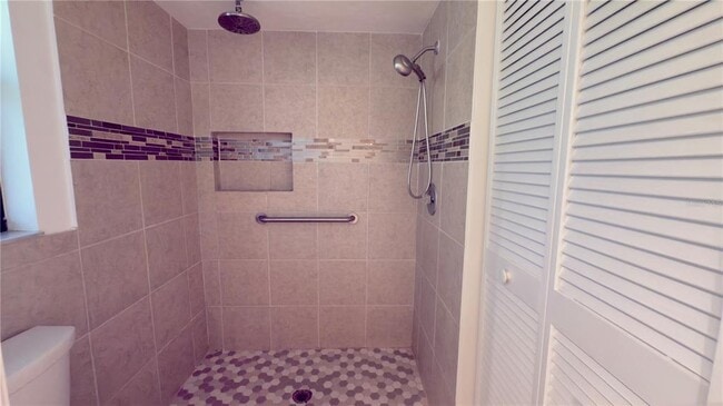 Building Photo - 4765 Oak Forest Dr W