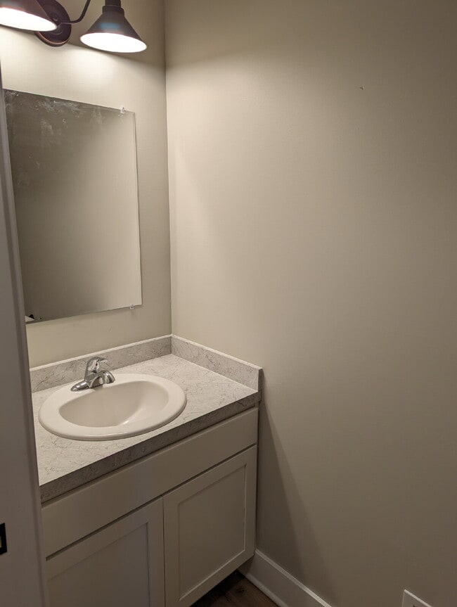 Building Photo - Recently Built 4 Bedroom, 2.5 Bath Duplex in Grandville