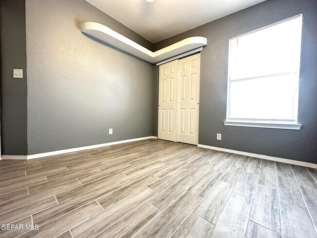 Building Photo - 421 Valle del Mar Dr