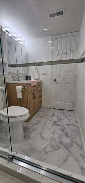 Building Photo - 3 bedrooms For Rent