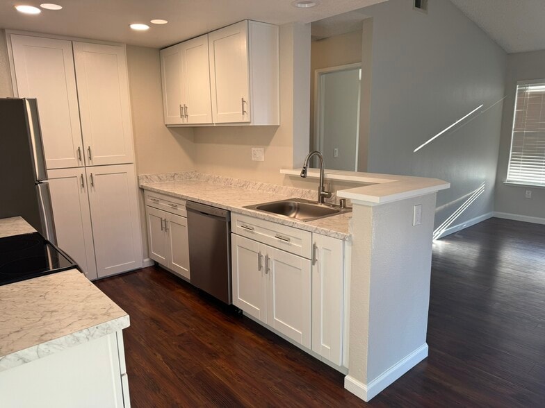 Building Photo - 4915 Conway Ter