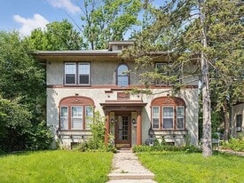 Building Photo - 2512 33rd Ave S