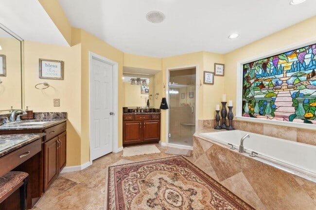 Building Photo - 4101 Lakeland Hills Dr