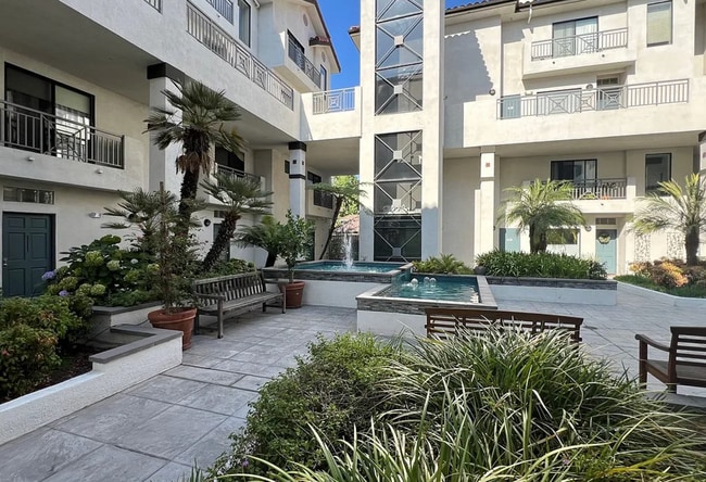 Primary Photo - Updated 2-Bedroom 3 Bathroom Pasadena Town...