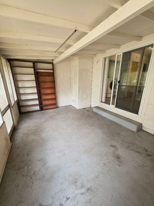 Building Photo - Country Garden in City Limits