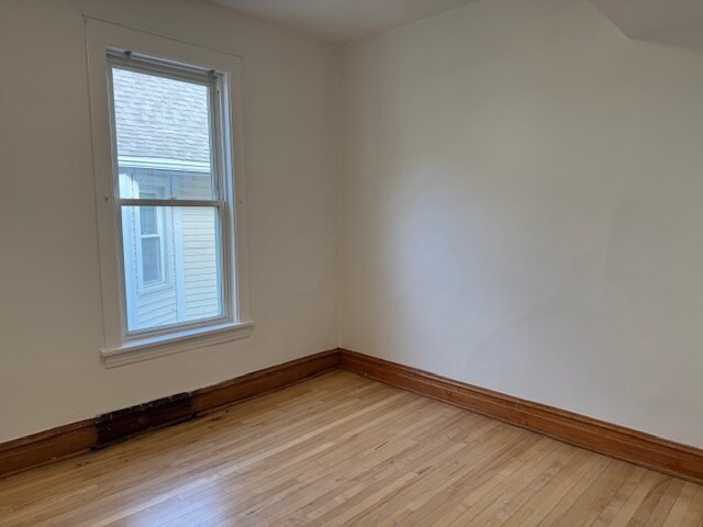 Building Photo - 5138 W Montrose Ave