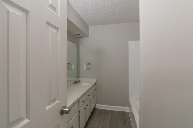Building Photo - 4652 Benoit Dr