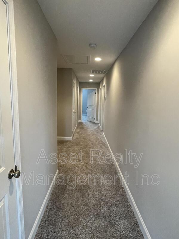 Building Photo - 338 Broadberry Ave