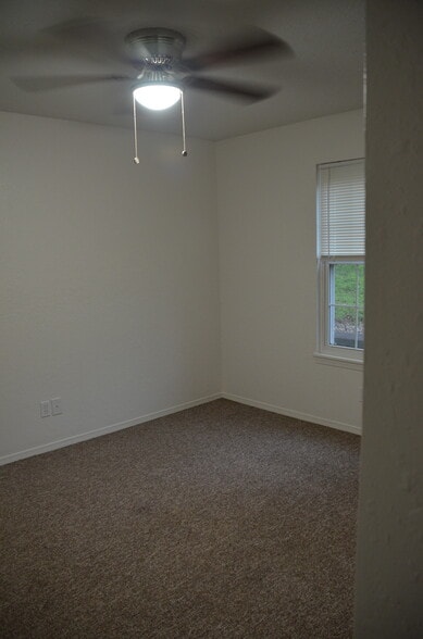 Building Photo - 3687 Elm Gardens Dr