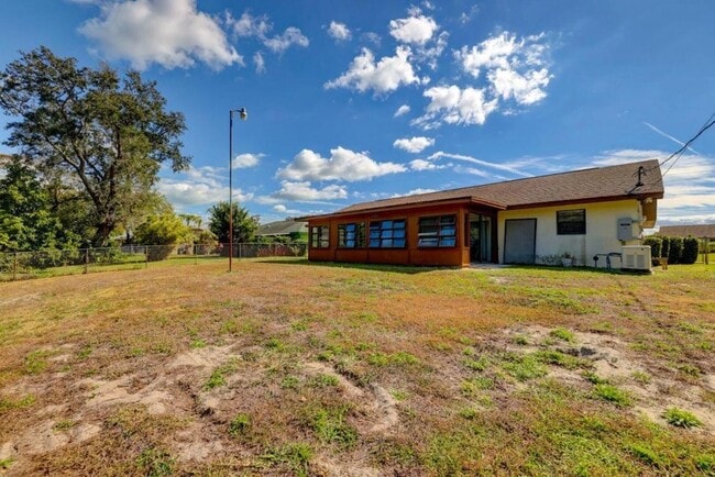 Building Photo - 543 SE Greenway Terrace
