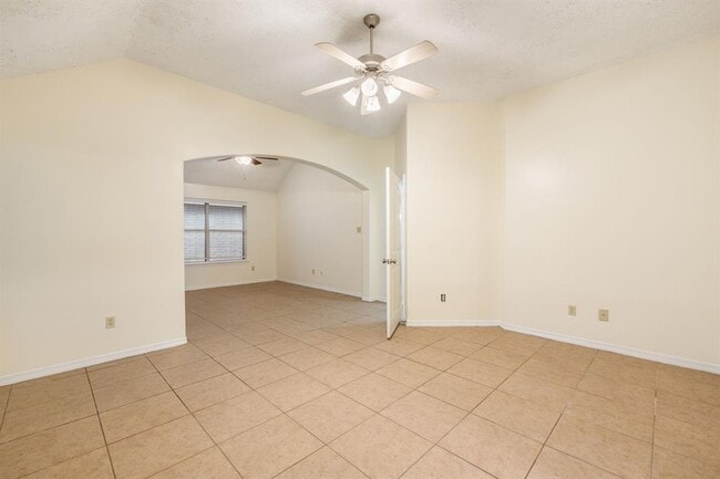 Building Photo - 10459 Parkside Dr