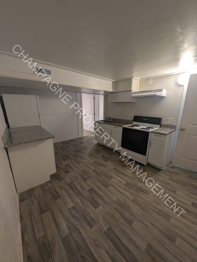 Building Photo - Unique single family home with second unit...