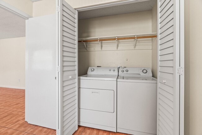 Building Photo - 4881 Gulfstream Rd